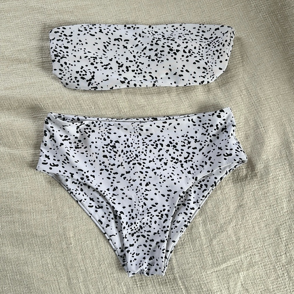 NWOT spotted Dalmatian mid rise bikini bottoms with FREE bikini bandeau top